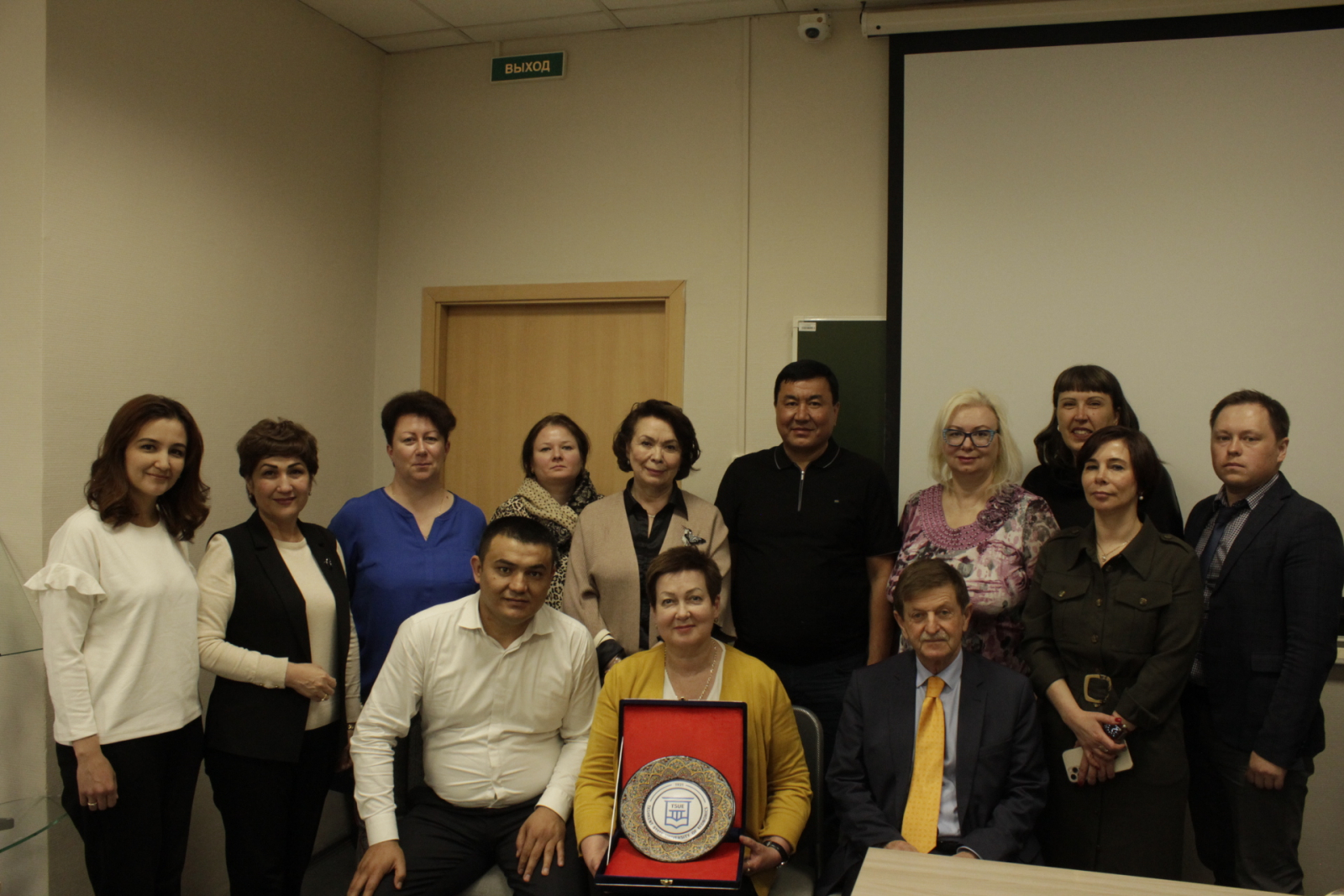 Делегация Ташкентского государственного экономического университета посетила Гуманитарный институт