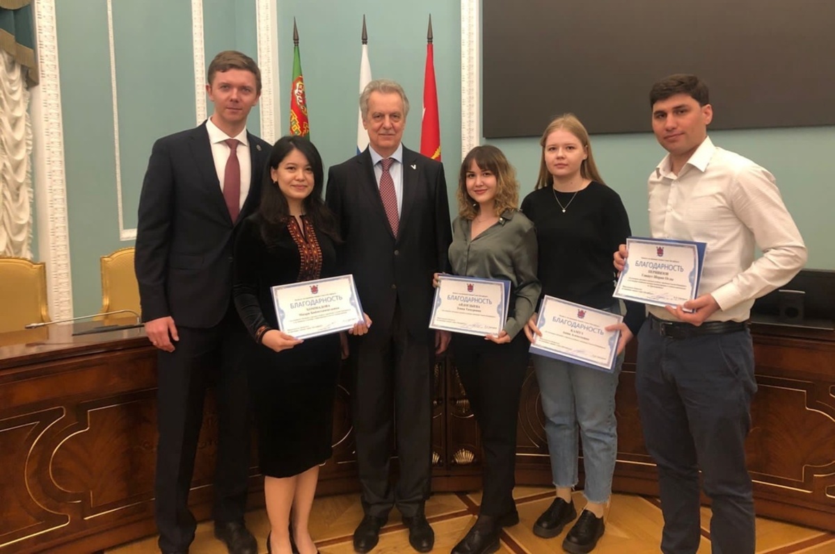 Студентов Института из Туркменистана наградили в Смольном