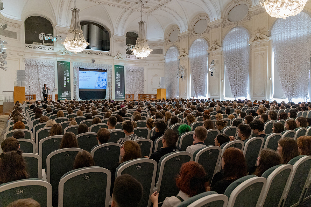 Встреча дирекции Гуманитарного института с первокурсниками бакалавриата, специалитета и студентов очно-заочной формы обучения