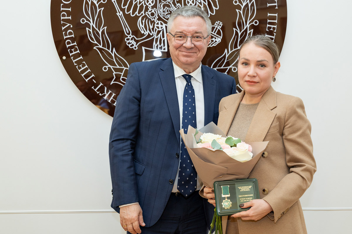 Директор ВШМиСО Марина Арканникова удостоена высшей награды Политеха — знака отличия «За заслуги»