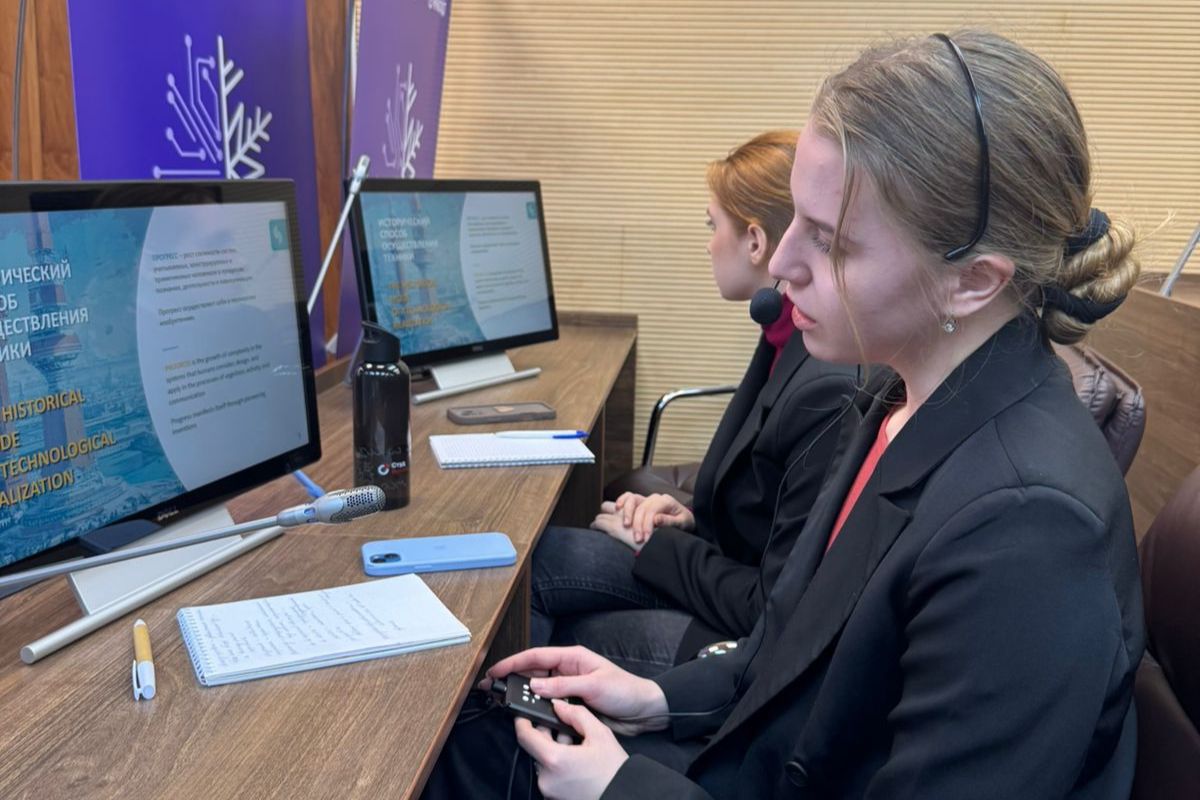 Профессиональная культура, доступная на всех языках. Студенты ВШЛиП выступили переводчиками на Международной конференции в Политехе