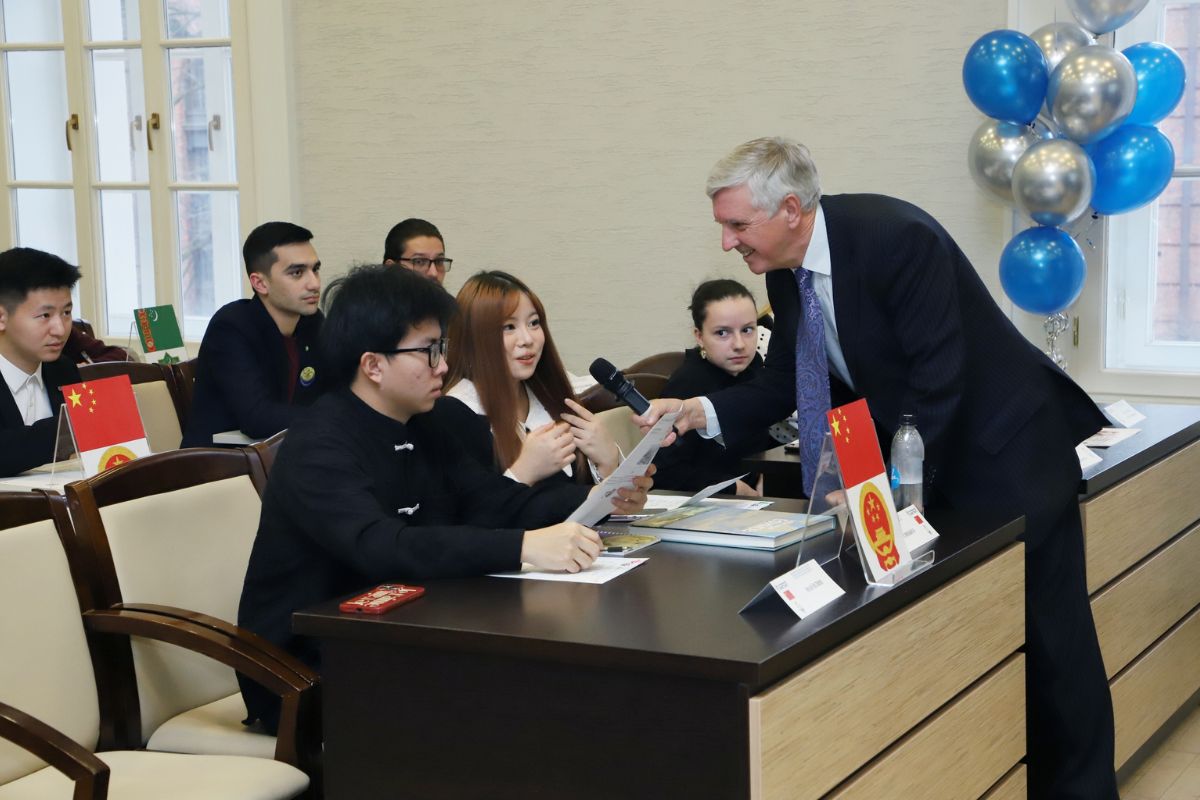 Иностранные студенты Гуманитарного института приняли участие в Географическом диктанте в Центральном военно-морском музее