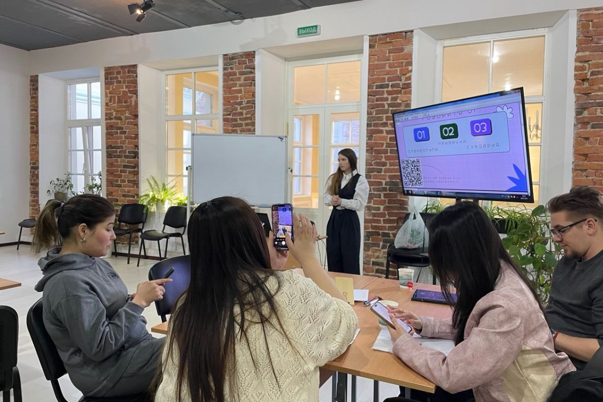 Магистранты РКИ завершили первый этап сетевого обучения с Российско-Армянским университетом