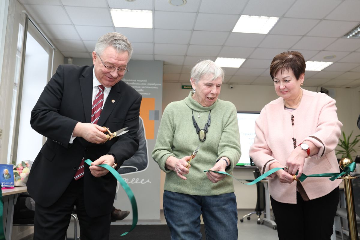 Технический ум и гуманитарное сердце: в Политехе открыли конференц-зал «Даниил Гранин»