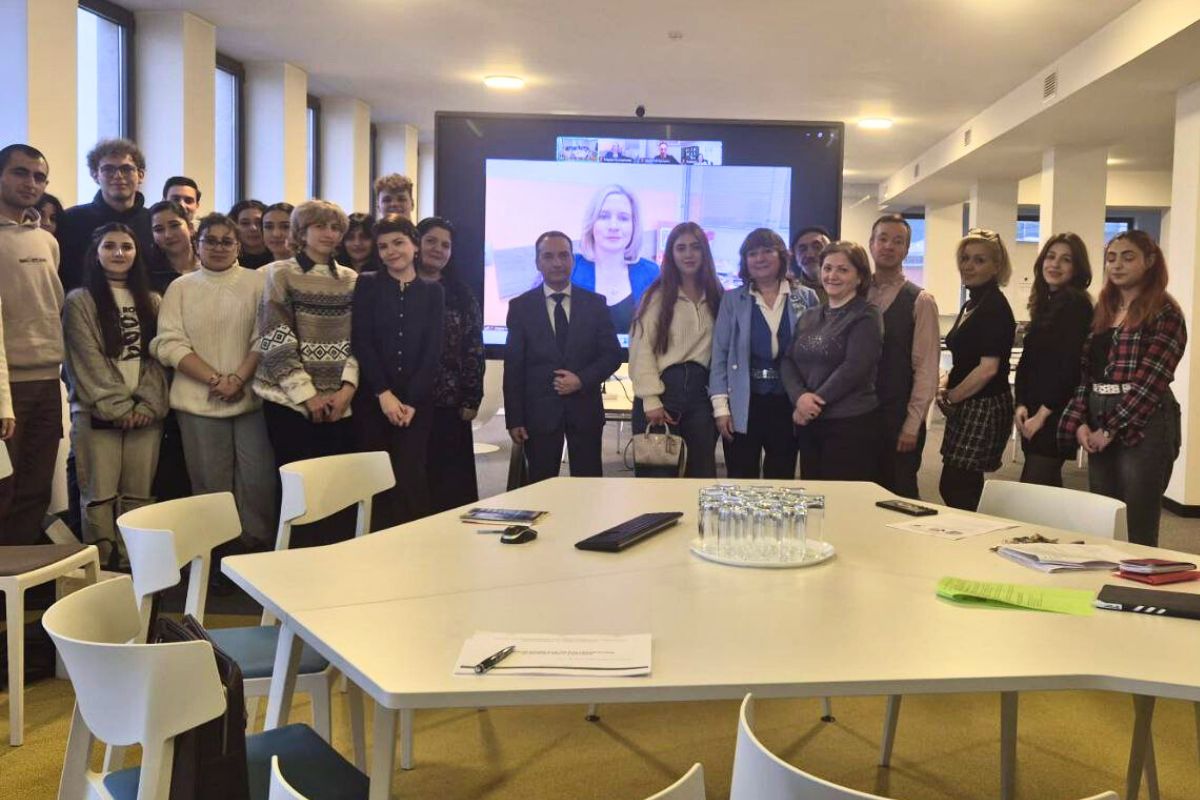 Международное сотрудничество: преподаватель СПбПУ представила совместное исследование на круглом столе в РАУ